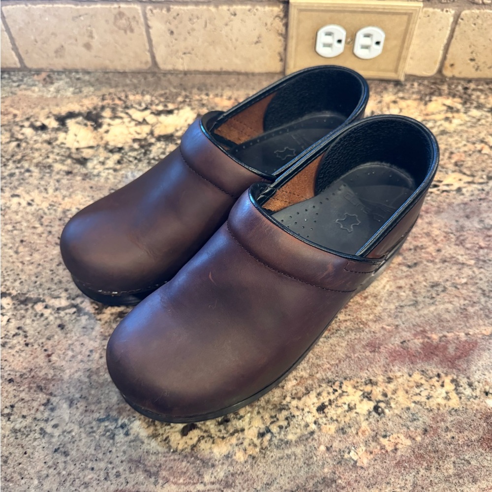 Dansko Professional Antique Oiled Ladies Clog size 8